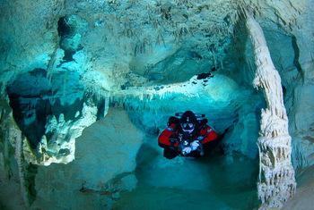 Schatzsuche in den Höhlensystemen Mexikos (Höhlentauchen im Totenreich) - Dr. Florian Huber