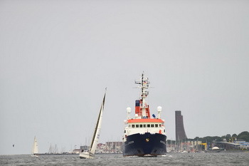 Das Forschungsschiff POSEIDON brachte die Mesokosmen aus Bergen zurück nach Kiel - © Solvin Zank
